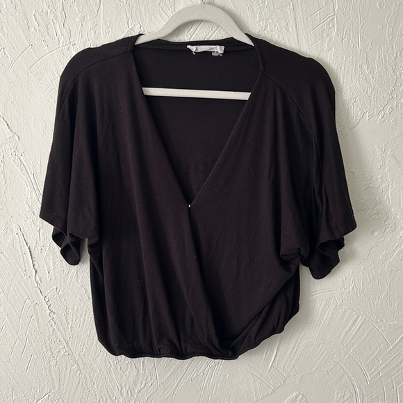 Black wrapped elastic v-neck top - Picture 1 of 7